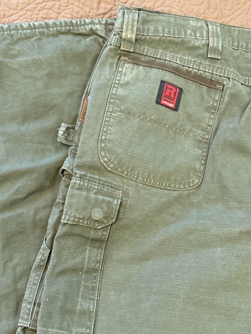 MENS FLEECE LINED RIGGS WORKWEAR BY WRANGLER CARGO PANTS OLIVE COLOR